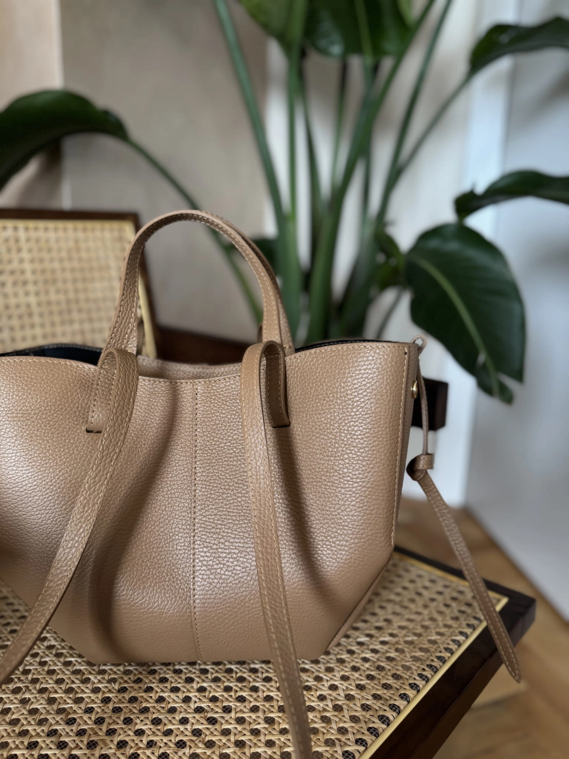 skórzana-torebka-shopperka-średnia-camel-5.jpg