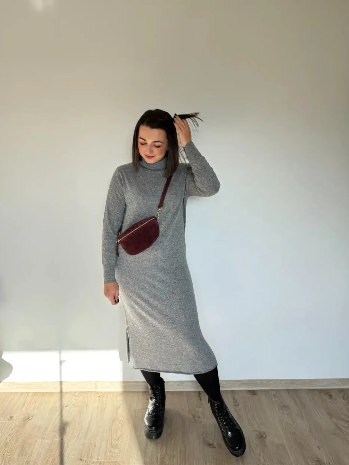 sweterkowa-sukienka-z-golfem-szara-kaszmir-welna-1.webp