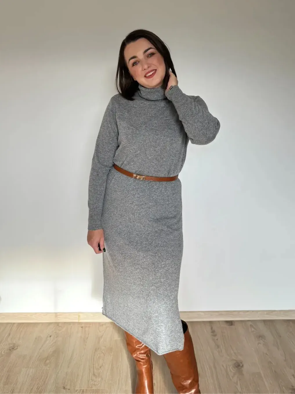 sweterkowa-sukienka-z-golfem-szara-kaszmir-welna-6.webp