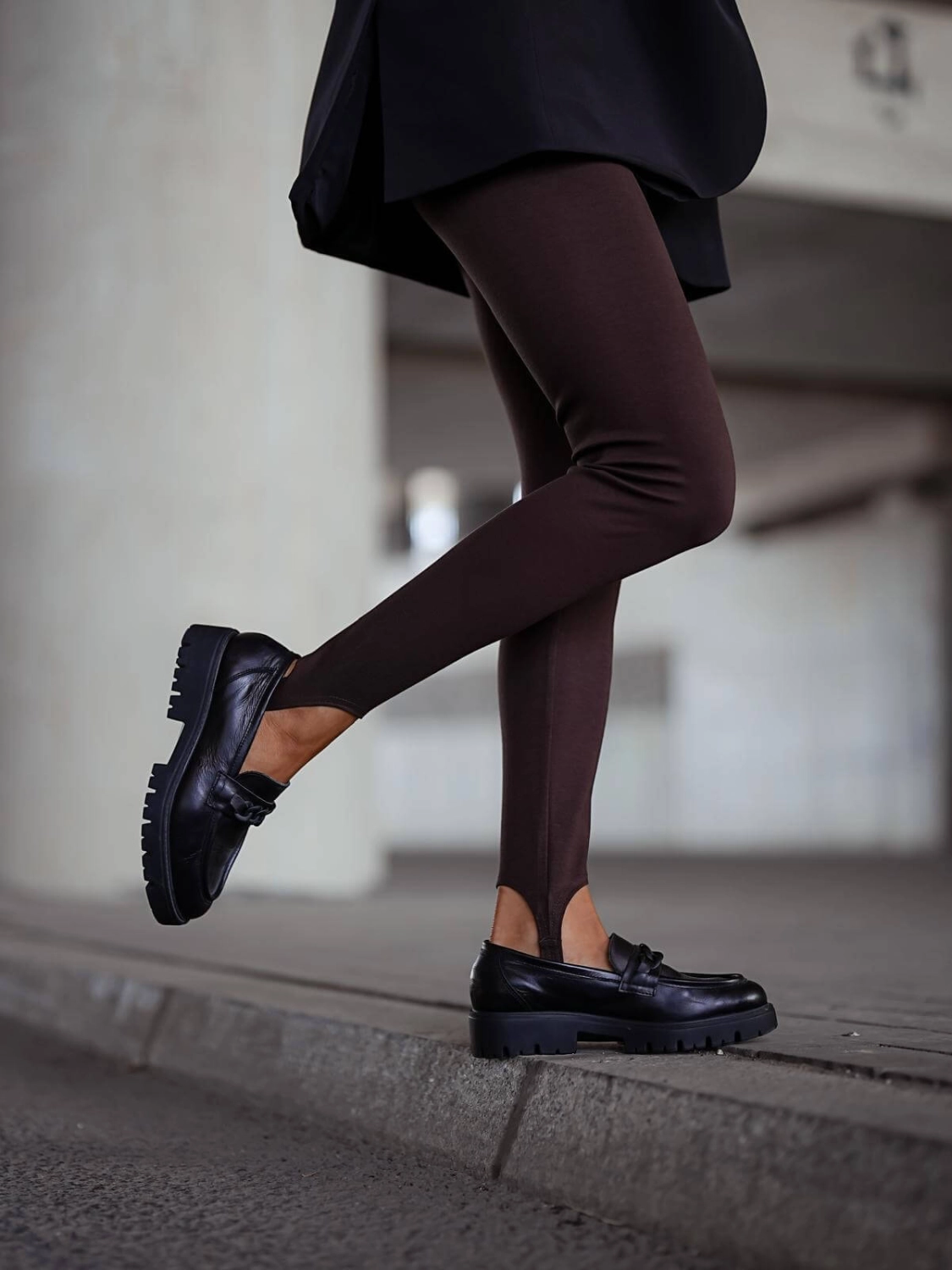 CZEKOLADOWE-LEGGINSY-NARCIARY-2.JPG